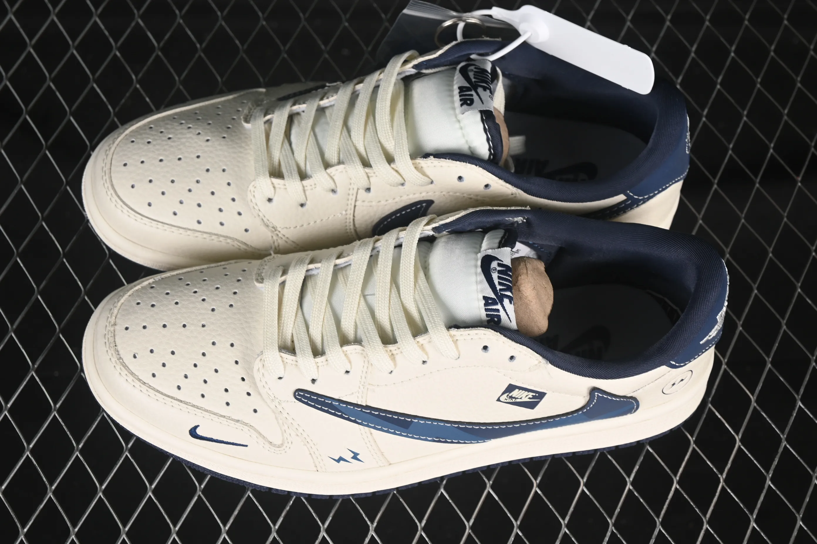 All categories Air Jordan Jordan series basketball shoes Air Jordan 1 Low High-end customized low-top sneakers Travis Scott x Fragment Design x Air Jordan 1 Low OG SP AJ1 Lightning joint Lightning blue hook Low-top cultural casual sneakers LD2025-022